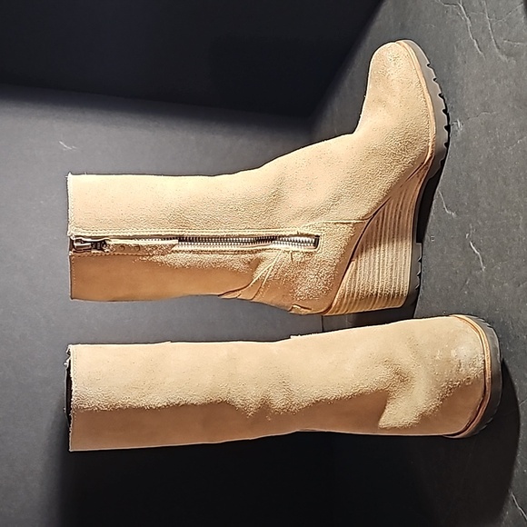 Sorel Suede Wedge Boots w/side zippers Size 7 VGUC Camel & Tan Rubber Tread - Picture 5 of 11